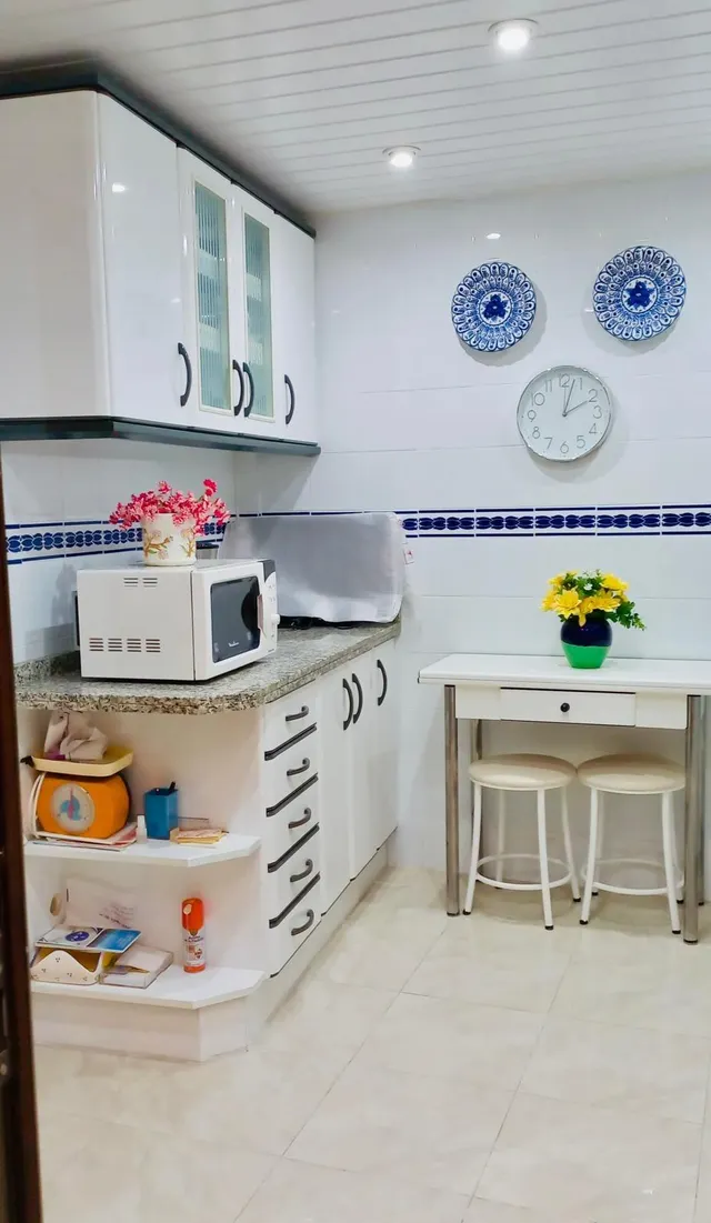 Bungalow con amplia terraza a pocos pasos de la playa y orientación Sur. — 21