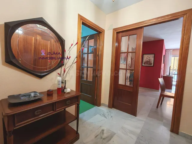 Amplio y Luminoso Piso en Carlos de Haya, Málaga. — 2