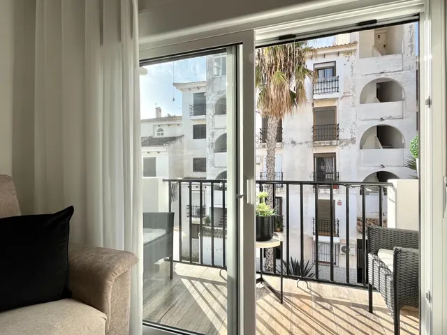 Apartamento con terraza, provincia de Alicante, Torrevieja. 1 habitación, 38 m2, 1 kilómetro al mar — 20