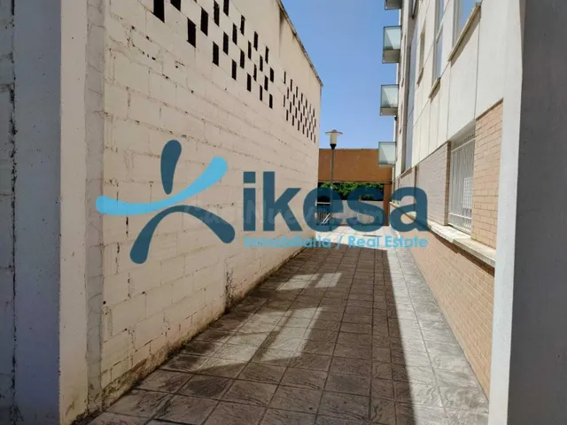 Local comercial 129m² en venta - Badajoz — 4