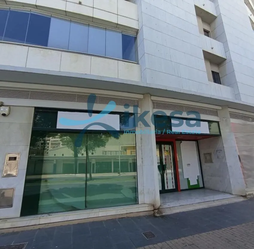 Venta de Local Comercial en Pescadería, Huelva.