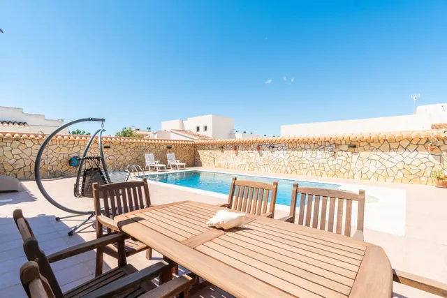 CHALET independiente con piscina privada y parcela de 809 m2 en Torreta Florida — 7