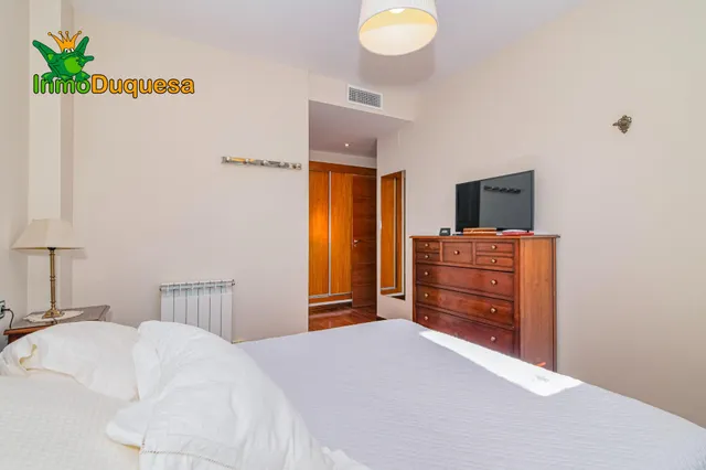 Ático duplex con terraza de 61 m2, plaza de aparcamiento, trastero, piscina comunitaria, padel - PTS. — 17