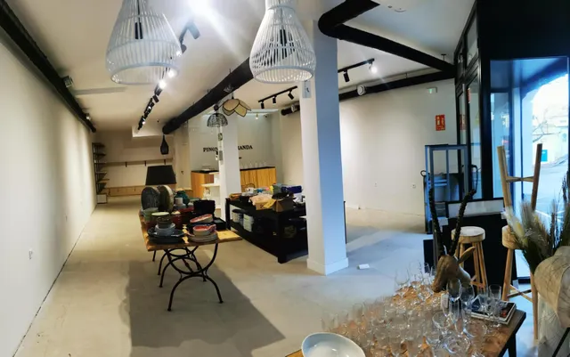MODERNO LOCAL COMERCIAL — 4