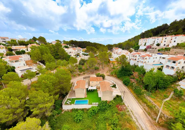 Propiedad con encanto en venta en Tossal Gros con tres villa - foto 2