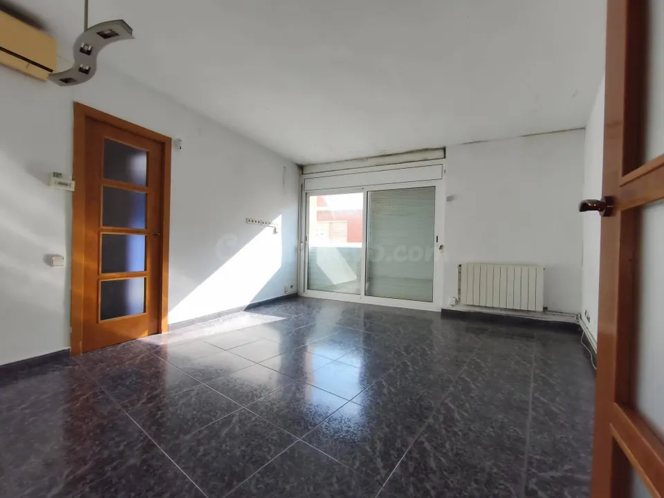 Piso de 3 habitaciones en la teixonera , muy soleado y bien equipado