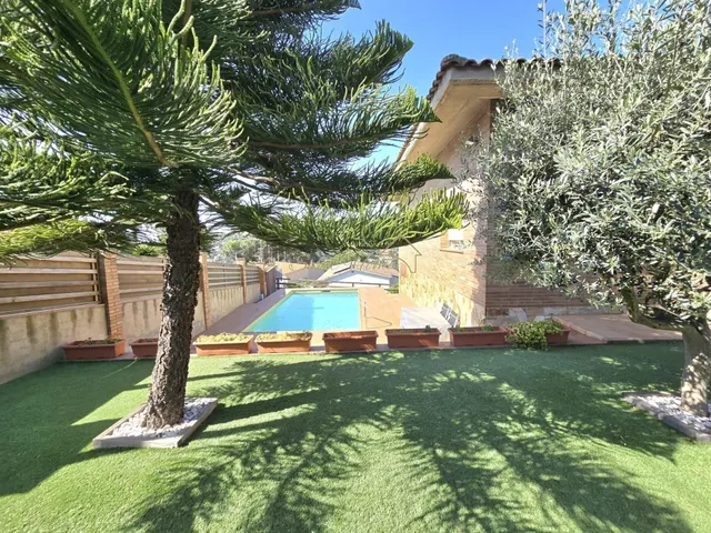 Casa impecable con privacidad, piscina y vistas panorámicas — 8