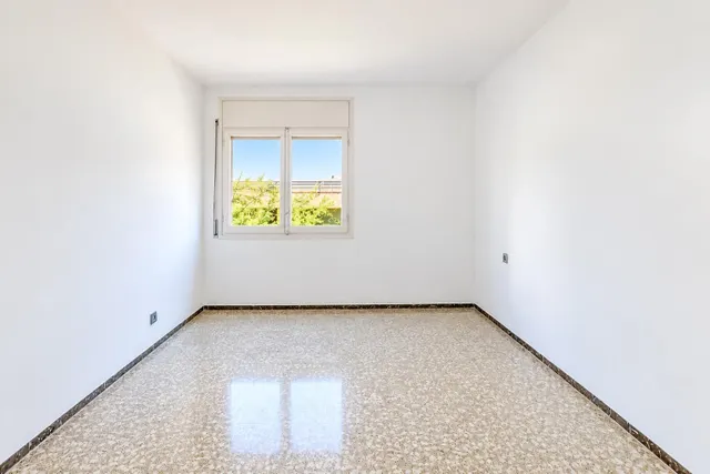 AMPLIO PISO CON TERRAZA EN EL POBLE SEC — 22