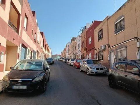 VIVIENDA OCUPADA POR PERSONA SIN JUSTO TÍTULO ESTE INMUEBLE 