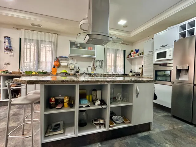 SE VENDE CASA EN MUY BUEN ESTADO EN EL CENTRO DE ASPE — 37