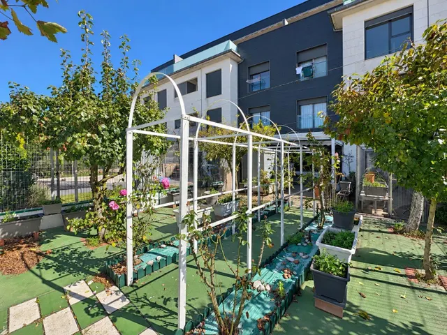 TU PEQUEÑO OASIS PRIVADO EN BEZANA — 16