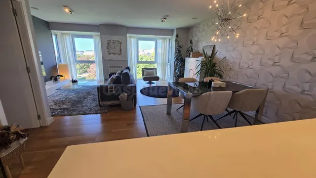 Piso con gran salón de 45 m2, garaje y trastero junto al Par - foto 4
