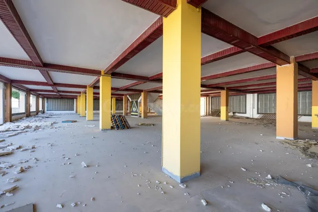 ¡Oportunidad Única! Amplia Nave Industrial en Albolote - foto 5
