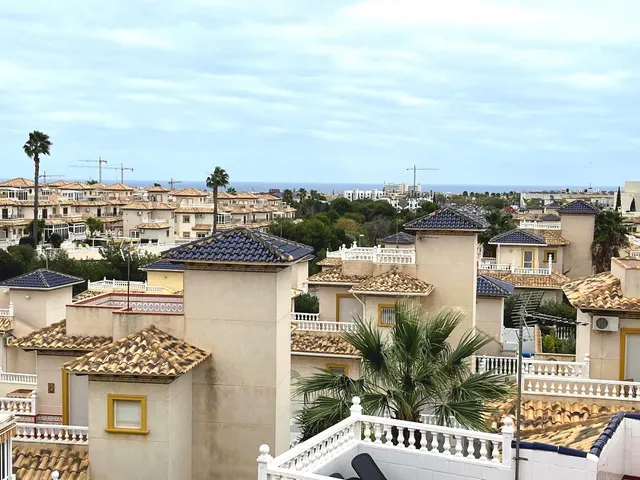 Villa independiente totalmente renovada con apartamento independiente y piscina en La Zenia!!! — 14