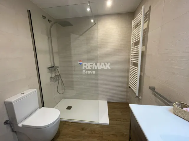 Amplio Adosado en Sarria de Ter - Ideal para Entrar a Vivir — 8