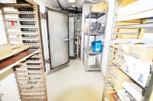Urbis te ofrece un local comercial en venta en zona Centro, Salamanca. — 44