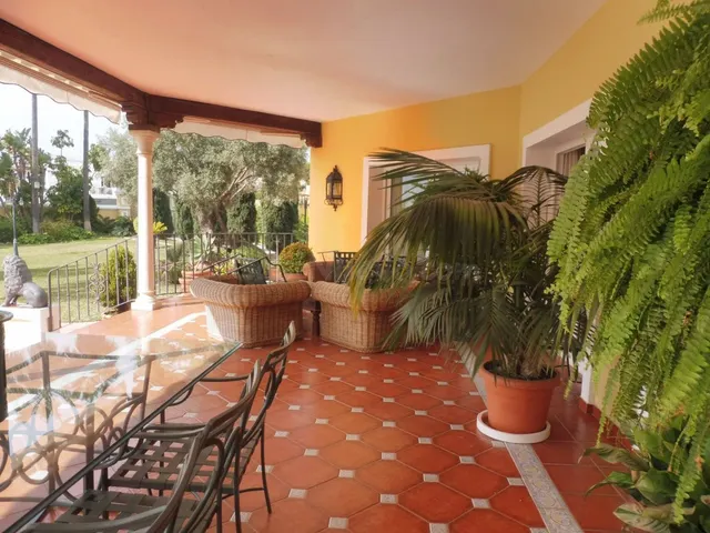 Villa de lujo junto a la playa y Puerto Marina — 3
