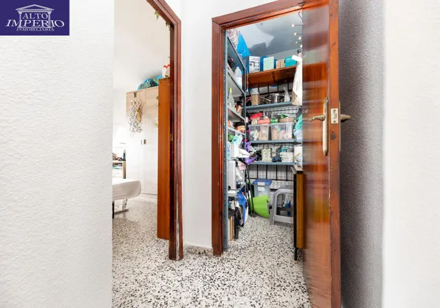 En Venta Piso de 4 dormitorios con ascensor, ideal para reformar a tu gusto. — 18