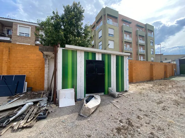 SOLAR INDUSTRIAL EN EL CENTRO DE LA POBLACIÓN — 9