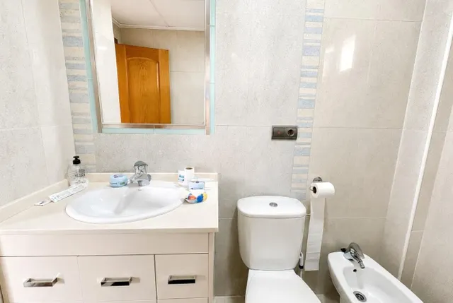 Ático dúplex con vistas frontales al mar y amplio solárium en Guardamar del Segura — 24