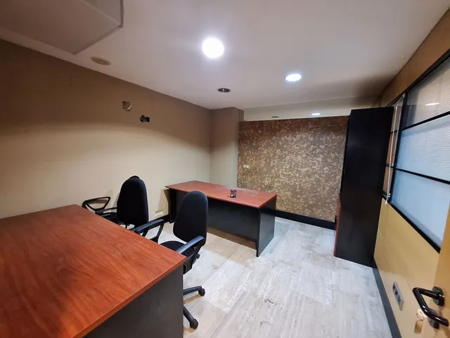 Oficina 8 habitaciones 307m² en venta - Marbella — 8