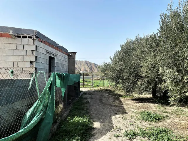 Se vende cortijo a distancia de a pie al pueblo — 26