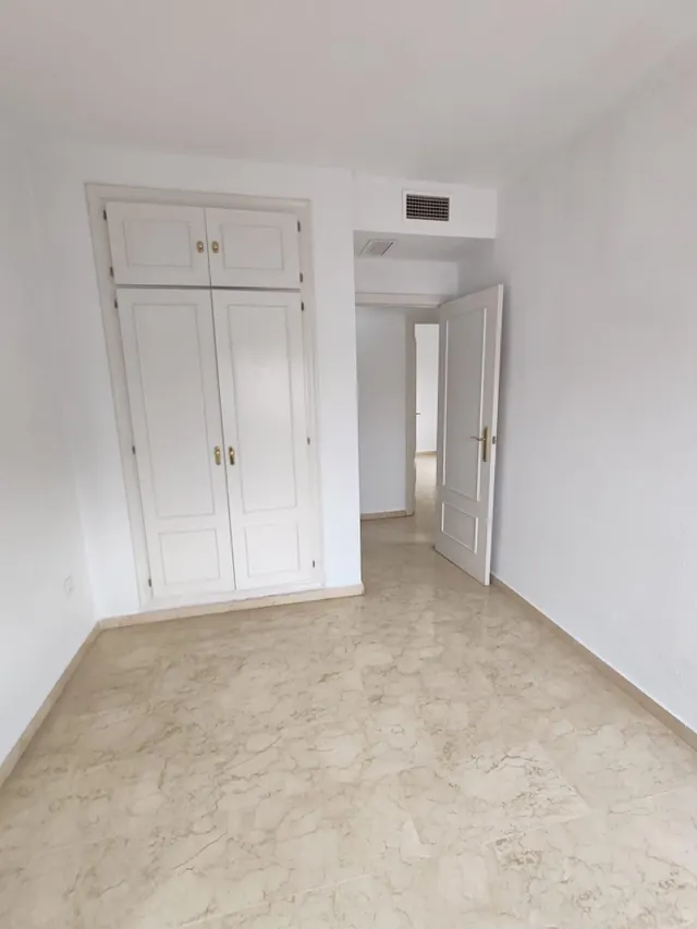 Piso sin amueblar y con garaje opcional — 27