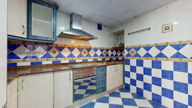 En el Raval, cullera una casa reformada y para entrar a vivir. — 7