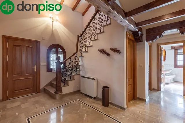 INCREÍBLE CHALET INDEPENDIENTE EN ZONA PRIVILEGIADA — 13