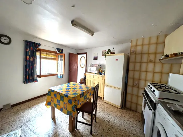 Vivienda en la localidad  Moros, pleno centro de la localidad. — 9