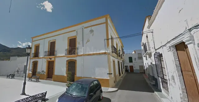 Se vende Casa Adosada OKUPADA en Calle Calle Leonardo Ortega