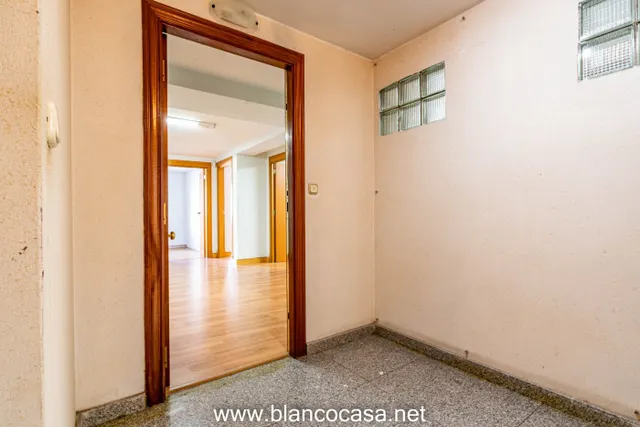 Entreplanta en venta ó alquiler C/Barcelona (Carballo) — 21