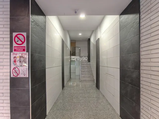 Piso económico con balcón en Plaza del Treball (Lleida) — 33