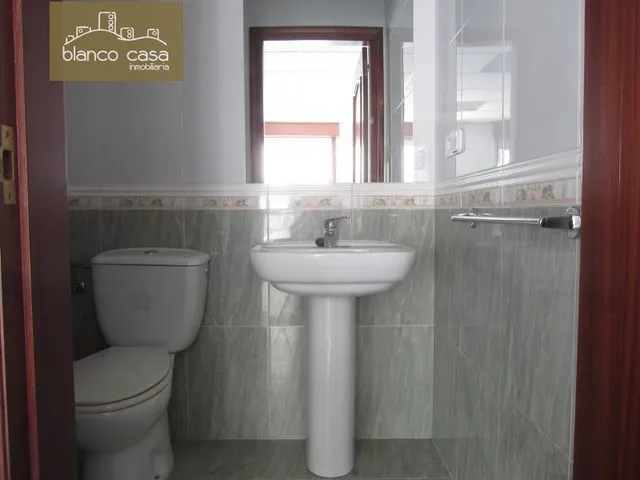Alquiler de local para oficina de 66m2 en calle peatonal y comercial por 385€/mes — 6
