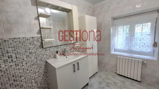 CASA COMPLETAMENTE REFORMADA EN ARENAS DE IGUÑA. — 27