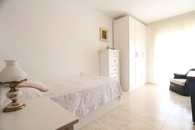 Amplio piso de 4 habitaciones con terraza y plaza de parking en la zona del lago de Olesa de Montserrat — 21