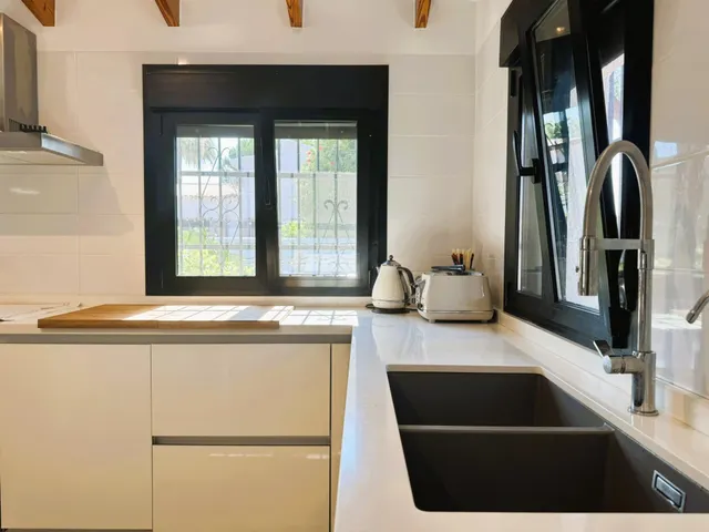 EXQUISITO CHALET A UN PASO DE LA PLAYA Y EL CASCO URBANO — 23