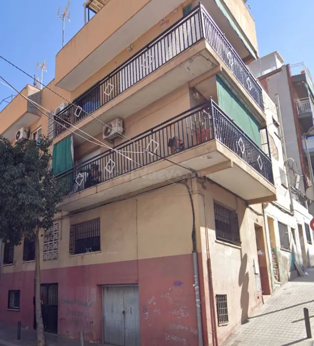 Se vende local OKUPA en Calle Mozart 75 de Badalona, Barcelo