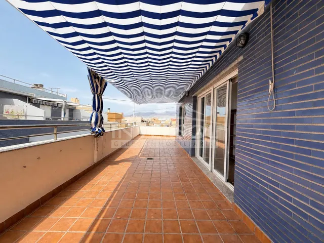 ÁTICO CON VISTAS AL MAR — 9