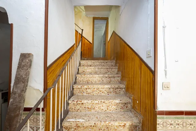 Casa para reformar en el centro de Lanjarón con gran potencial de inversión — 13