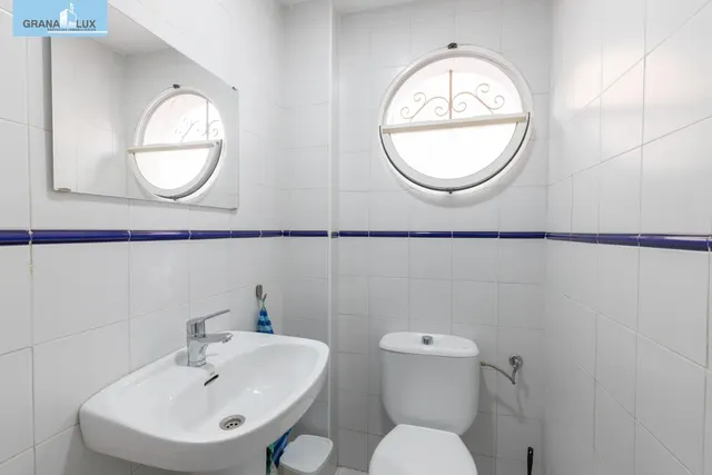 Casa independiente con piscina en La Zubia. — 16