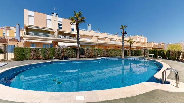 Bungalow de 2 dormitorios y 2 baños en Campoamor (Orihuela C - foto 4