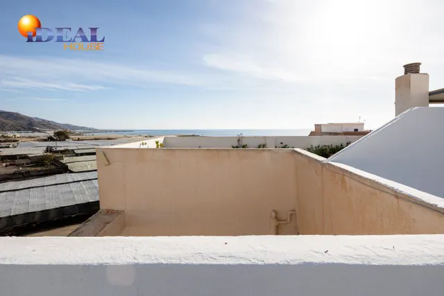 ESTUPENDO ATICO JUNTO AL MAR CON TERRAZA FANTASTICA — 45