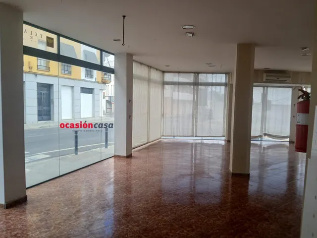 SE VENDE LOCAL COMERCIAL — 10