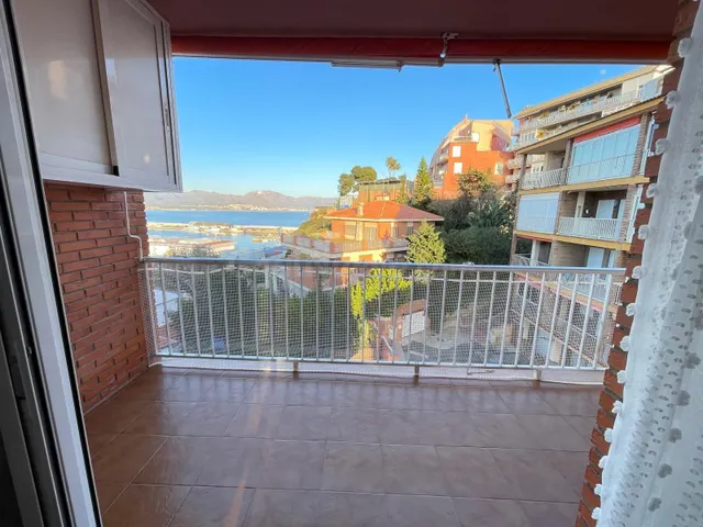 BONITO APARTAMENTO CON VISTAS AL MAR