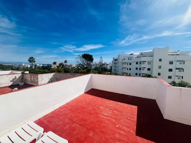 PAREADO EN VENTA EN LA COLINA A UN PASO DE LA PLAYA. — 37