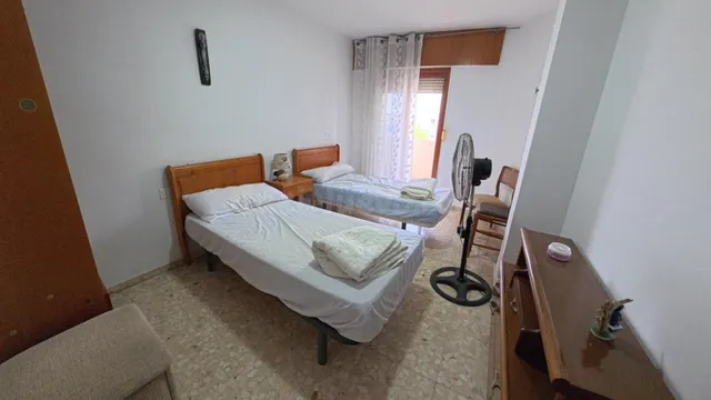 Apartamento en primera línea de playa en Benidorm – Alquiler - foto 2