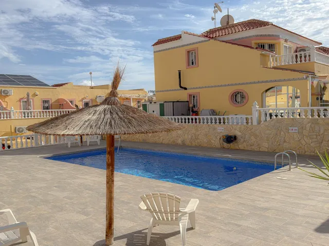 Magnifico chalet pareado totalmente reformado y con piscina comunitaria — 33