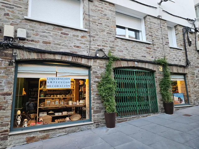 SE VENDE LOCAL COMERCIAL EN EL ENSANCHE DE SANTIAGO — 14