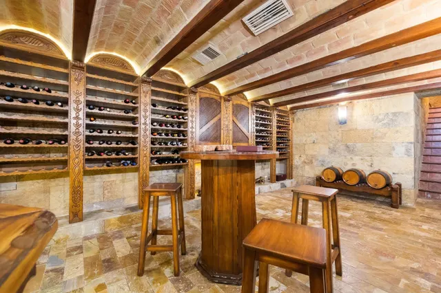 Impresionante villa de 620 metros con piscina, sotano, bodega y GYM!!! — 7